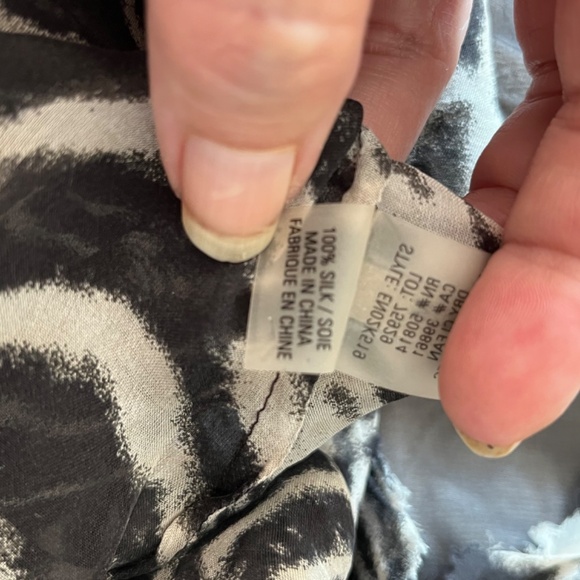 Elie Tahari pure silk size M top - Picture 15 of 15